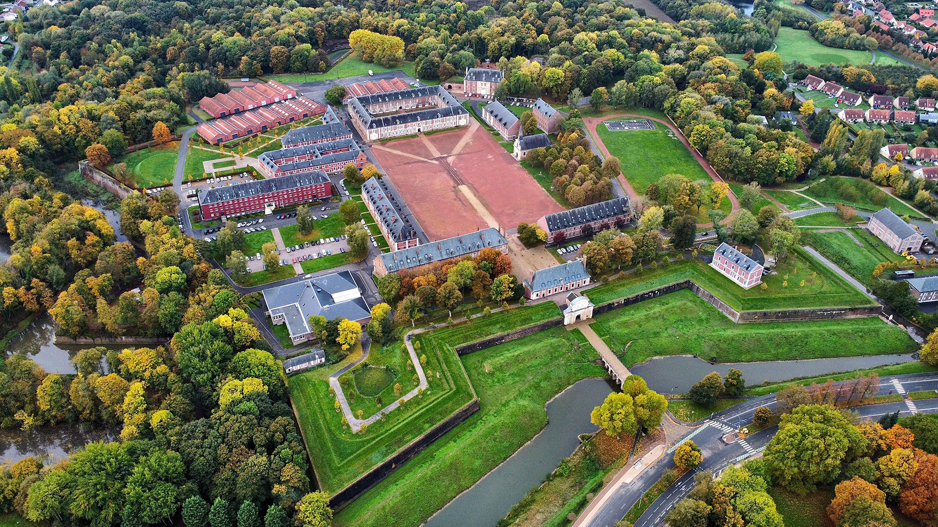 Ecogeos est situé à deux pas de la Citadelle d'Arras